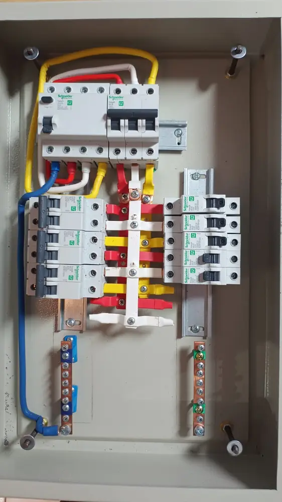 Quadro elétrico sob medida desenvolvido pela SWIP
